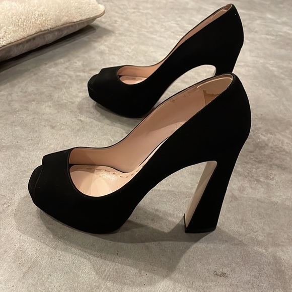Magnificent Miu Miu suede platform heels. - Picture 2 of 6